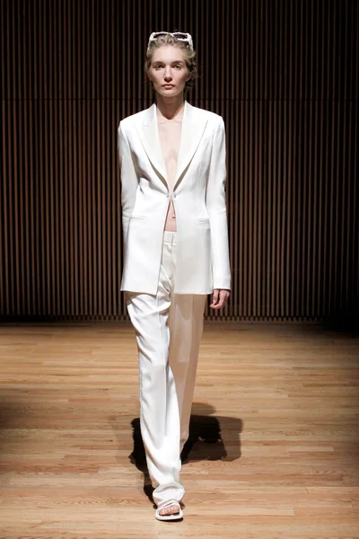 Look 13
